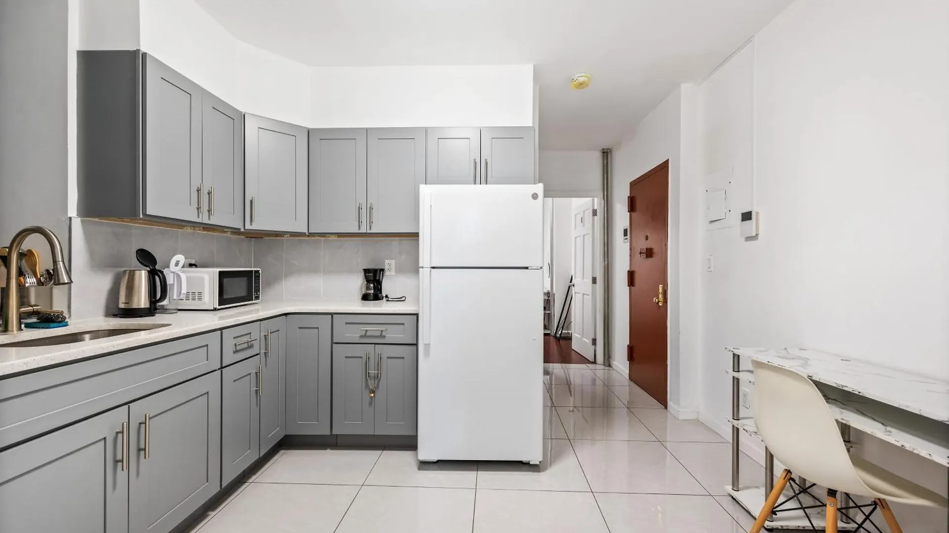 Monthly Lower East Side Two Bedroom New York 4*,  Amerikai Egyesült Államok